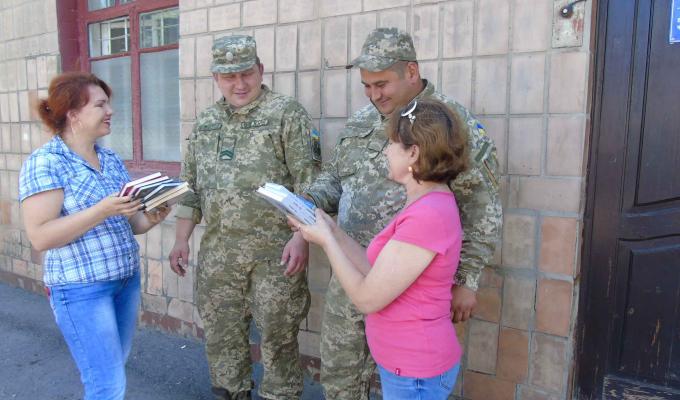 Сватівський район підтримує акцію «Зроби подарунок Захиснику Незалежності» Сватівський район підтримує акцію «Зроби подарунок Захиснику Незалежності»