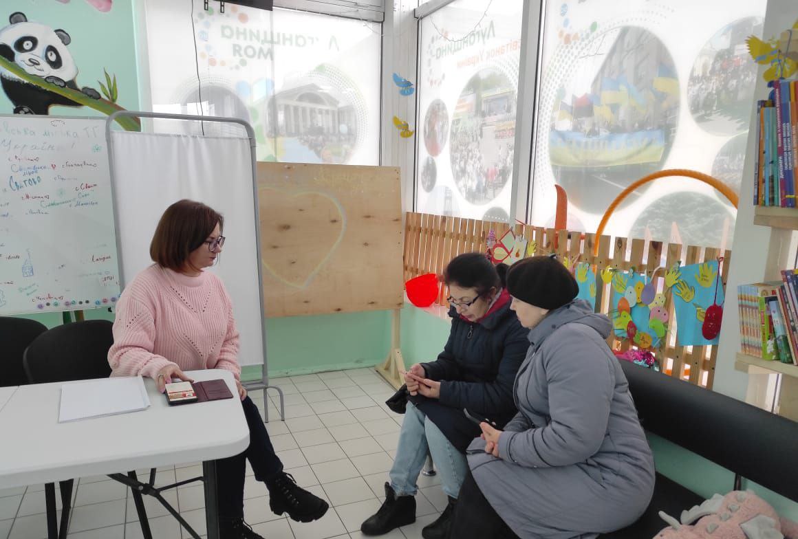 Цифрова грамотність 55+: навчання для ВПО у Сватівському координаційному центрі