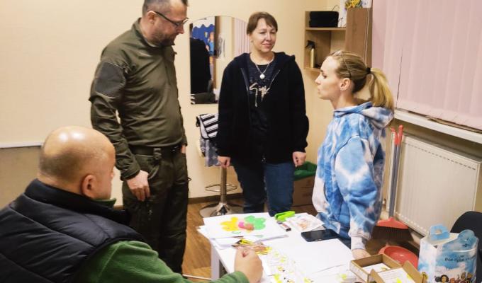 Перший заступник голови Луганської обласної державної адміністрації відвідав Нижньодуванський гуманітарний хаб у Харкові Перший заступник голови Луганської обласної державної адміністрації відвідав Нижньодуванський гуманітарний хаб у Харкові