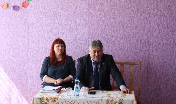 Робоча поїздка голови райдержадміністрації Дмитра Мухтарова до с. Верхня Дуванка Робоча поїздка голови райдержадміністрації Дмитра Мухтарова до с. Верхня Дуванка