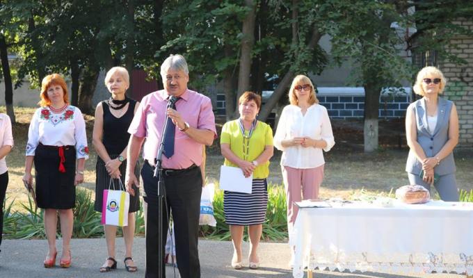 Дмитро Мухтаров завітав на свято Першого дзвоника Дмитро Мухтаров завітав на свято Першого дзвоника