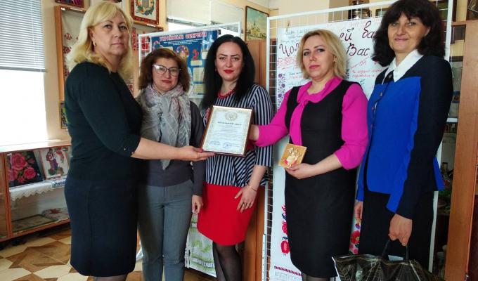 Музейних працівників Сватівщини привітали з професійним святом Музейних працівників Сватівщини привітали з професійним святом