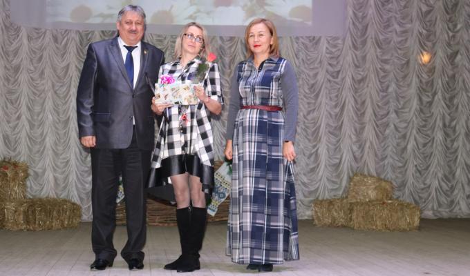 У Сватівському районі відзначили День працівника соціальної сфери У Сватівському районі відзначили День працівника соціальної сфери