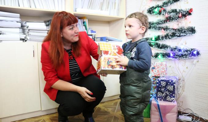 Дітей з обмеженими фізичними можливостями привітали з Днем Святого Миколая Дітей з обмеженими фізичними можливостями привітали з Днем Святого Миколая