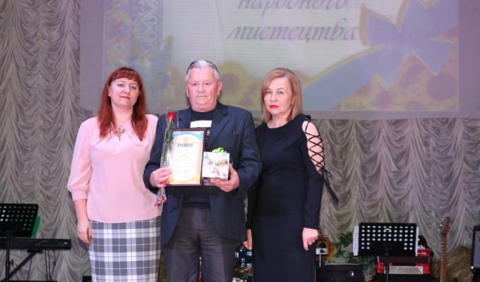 На Сватівщині привітали працівників культури та майстрів народного мистецтва На Сватівщині привітали працівників культури та майстрів народного мистецтва