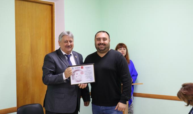 Співорганізатори фестивалю «З країни в Україну» отримали відзнаки Співорганізатори фестивалю «З країни в Україну» отримали відзнаки