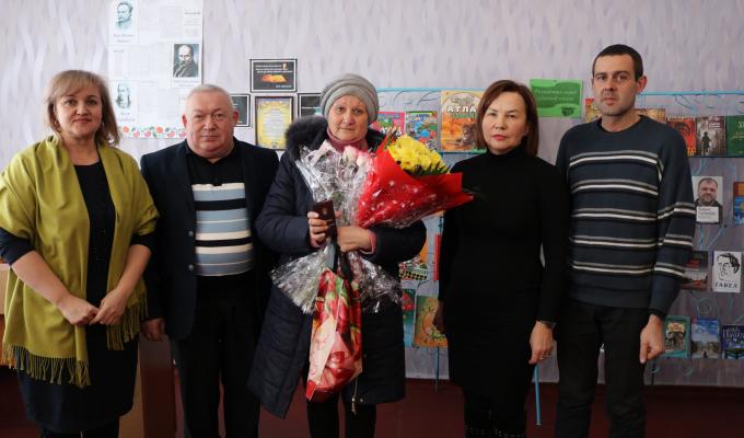 Олексій Либа вручив нагороду «Мати-героїня» мешканці села Стельмахівка
