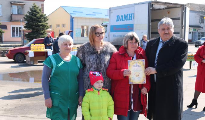 На Сватівщині відбувся продовольчий ярмарок, присвячений Великодню На Сватівщині відбувся продовольчий ярмарок, присвячений Великодню