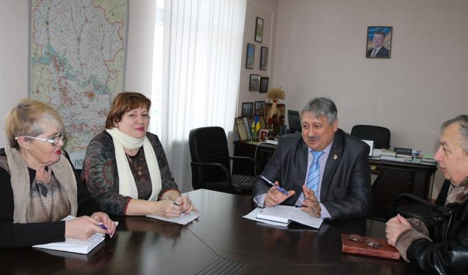 Нарада з керівниками політичних партій району Нарада з керівниками політичних партій району