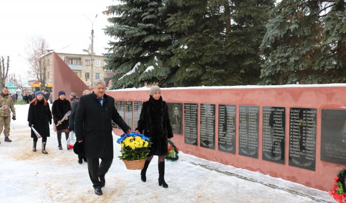 На Сватівщині відзначили 76-у річницю визволення Сватівського району від нацистських загарбників На Сватівщині відзначили 76-у річницю визволення Сватівського району від нацистських загарбників