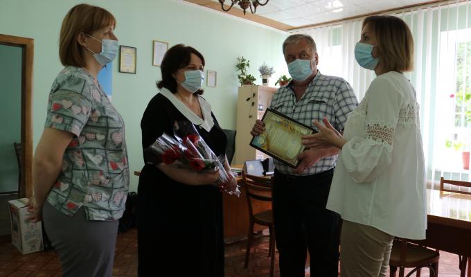 У Сватовому привітали медпрацівників з професійним святом У Сватовому привітали медпрацівників з професійним святом