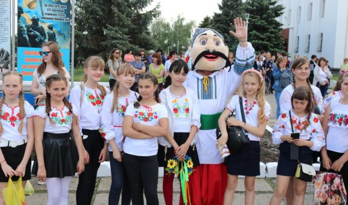 День вишиванки єднає українців! День вишиванки єднає українців!