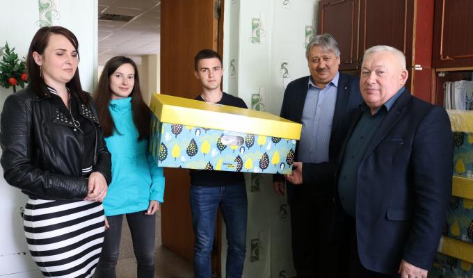 Перші «пакунки малюка» вручено молодим сім’ям Сватівщини Перші «пакунки малюка» вручено молодим сім’ям Сватівщини