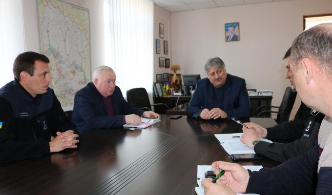 Обговорили питання забезпечення правопорядку під час проведення другого туру чергових виборів Президента України Обговорили питання забезпечення правопорядку під час проведення другого туру чергових виборів Президента України