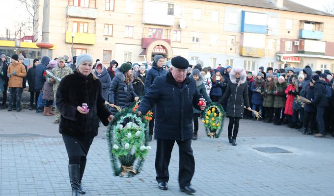 Вшанували пам’ять українців, які стали жертвами голодомору Вшанували пам’ять українців, які стали жертвами голодомору