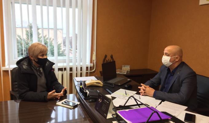 Сьогодні відбулася робоча зустріч очільника району Олега Сліпця з головним редактором ТОВ «Редакція газети «Голос громади» Ольгою Найдьоновою Сьогодні відбулася робоча зустріч очільника району Олега Сліпця з головним редактором ТОВ «Редакція газети «Голос громади» Ольгою Найдьоновою