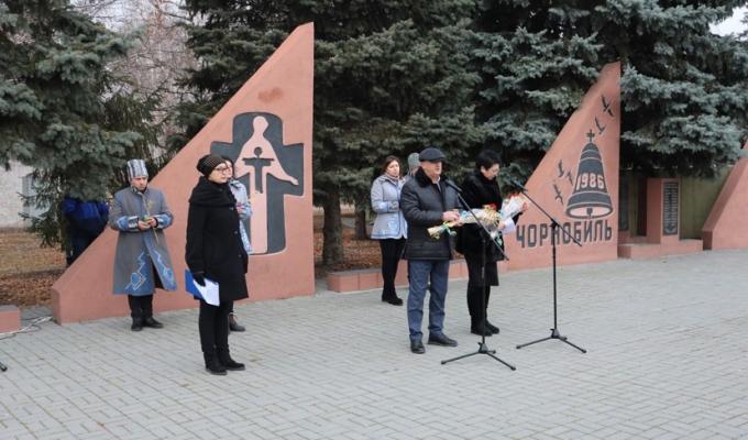 Сватівчани вшанували пам'ять про мільйони жертв голодоморів Сватівчани вшанували пам'ять про мільйони жертв голодоморів