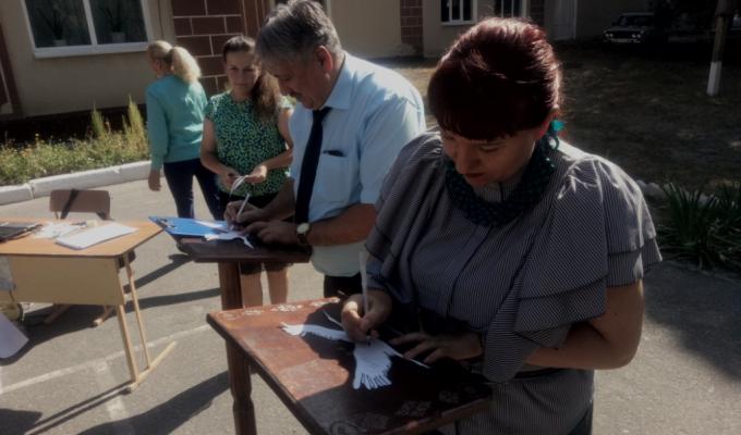 Паперові журавлики понесли у небо дитячі мрії Паперові журавлики понесли у небо дитячі мрії