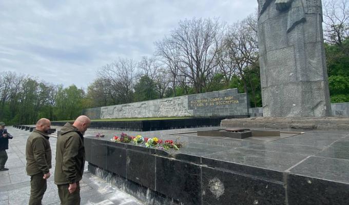 Голова райдержадміністрації вшанував пам'ять тих, хто воював проти нацизму та захищав Україну Голова райдержадміністрації вшанував пам'ять тих, хто воював проти нацизму та захищав Україну