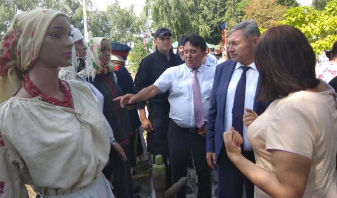 Вистави у міському парку відпочинку м. Сватове Вистави у міському парку відпочинку м. Сватове