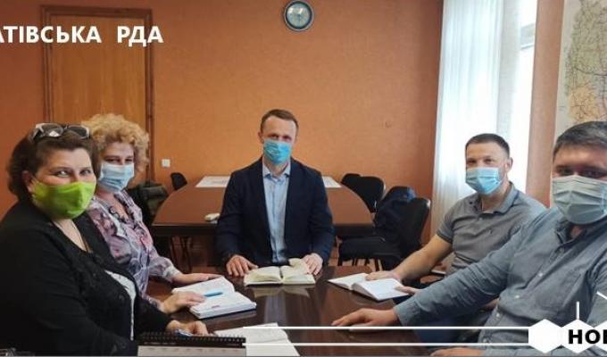 Голови чотирьох новостворених районів Луганщини зустрілися у Сватовому, щоб обговорити питання співпраці Голови чотирьох новостворених районів Луганщини зустрілися у Сватовому, щоб обговорити питання співпраці