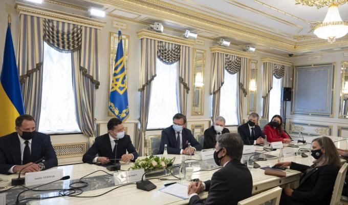 Президент обговорив з Держсекретарем США ситуацію на Донбасі, питання деокупації Криму, міжнародний порядок денний та реформи в Україні