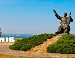 Юні літературознавці Сватівщини вшанують пам’ять Великого Кобзаря на Тарасовій горі