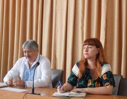 На апаратній нараді привітали з професійним святом державних службовців Сватівщини