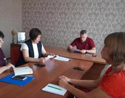 27 серпня заступник голови райдержадміністрації Борис Руденко провів засідання комісії з розгляду питань щодо призначення (відновлення) соціальних виплат внутрішньо переміщеним особам