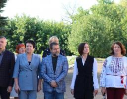 Перший дзвоник урочисто пролунав на подвір’ях освітніх закладів Сватівщини 