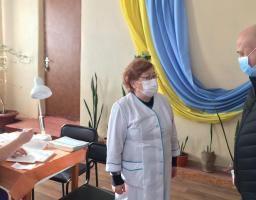 Сьогодні голова райдержадміністрації Олег Сліпець відвідав Центр масової вакцинації, що працює на базі  КНП «Сватівський центр первинної медико-санітарної допомоги»