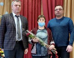 Мешканка с. Коломийчиха Сватівського району отримала державну нагороду України