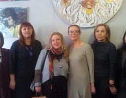 На Сватівщині працює виставка творчих робіт художниці Ольги Адам 