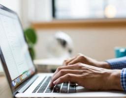 В Україні стартує безоплатний IT-курс для жінок із деокупованих територій