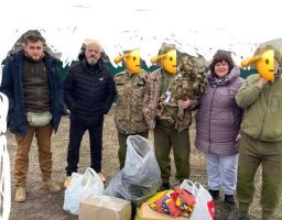Напередодні Дня Збройних Сил України та Дня Святого Миколая голова Сватівської районної військової адміністрації Олег Сліпець разом із представниками військових адміністрацій Сватівського району зустрілися з військовими 41-ої та 44-ої окремих механізовани