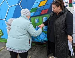 Сватівський гуманітарний хаб провів виїзну видачу гуманітарної допомоги в смт. Бородянка Бучанського району та зібрали потреби для наступного візиту