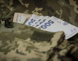 Протягом лютого троє захисників з Білокуракинської громади отримали матеріальну допомогу