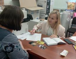 В гуманітарному хабі Нижньодуванської селищної військової адміністрації в м.Харків працює психолог
