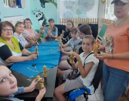 Творчість, як засіб подолання стресу - на базі Координаційного центру Сватівської МВА в м.Бровари відбувся майстер-клас з виготовлення крафтових свічок із вощини