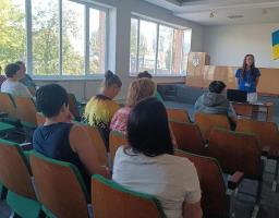 В гуманітарному хабі Білокуракинської селищної військової адміністрації відбулась тематична зустріч на тему "Репарації та компенсації".