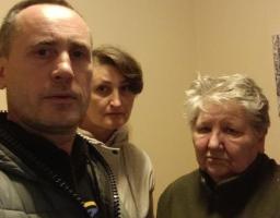 В Координаційному центрі надання допомоги внутрішньо переміщеним особам з Луганської області у м. Житомир, роботою якого опікується Білокуракинська селищна військова адміністрація, працюють мультидисциплінарні команди з надання соціальної допомоги
