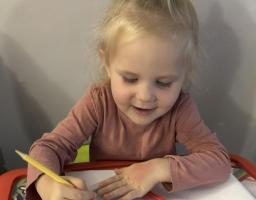 Родини ВПО, в яких є школярі, отримали канцелярські набори від ГО «Фундація «Зростай!"