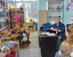 У Сватівському хабі в м. Бровари представники Міжнародного Медичного Корпусу провели лекцію для молодих мам, під час якої обговорювали питання профілактики дитячих алергій у дітей віком від народження до 2 років.