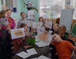 В хабі Сватівської міської військової адміністрації проходять заняття з малювання