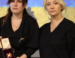 Орден Богдана Хмельницького ІІІ ступеня полеглого в бою білокуракинця Євгена Кравцова передали його сестрі