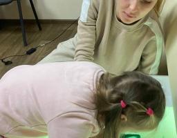 У Нижньодуванському хабі у м.Харків відбувся сеанс пісочної терапії