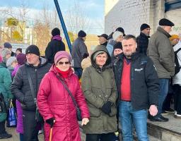 В гуманітарному хабі, роботою якого опікується Лозно-Олександрівська СВА відбулась видача допомоги від міжнародних благодійників