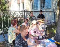 Арттерапія та корисні поради: комплексна допомога переселенцям у гумхабі Сватівської МВА
