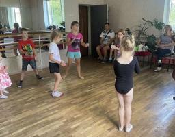 Продовжують формуватись групи хореографічного гуртка в гуманітарному хабі Лозно-Олександрівської селищної військової адміністрації