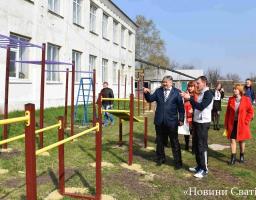   Завершено встановлення  майданчиків для воркауту у Сватівській ЗОШ І-ІІ ст. №6